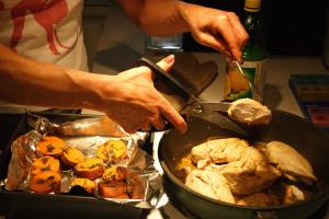veiny hand food prep
